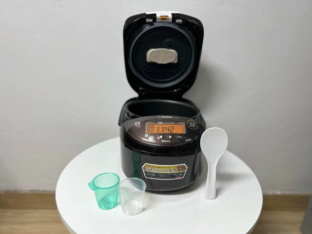 Nồi cơm điện Zojirushi NP-ZU18