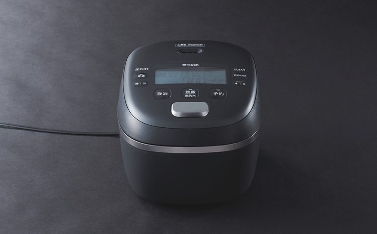 Nồi cơm điện TIGER JRI-A180